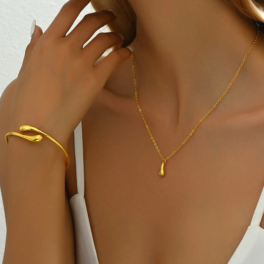 Conjunto de 4 pendientes, anillo y pulsera de plata de ley 925 con forma de gota de agua para mujer, elegante conjunto de joyería de lujo de cuatro piezas, regalo de fiesta o boda.