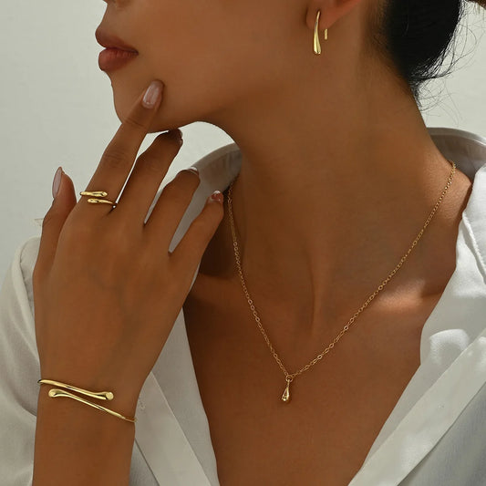 Conjunto de 4 pendientes, anillo y pulsera de plata de ley 925 con forma de gota de agua para mujer, elegante conjunto de joyería de lujo de cuatro piezas, regalo de fiesta o boda.