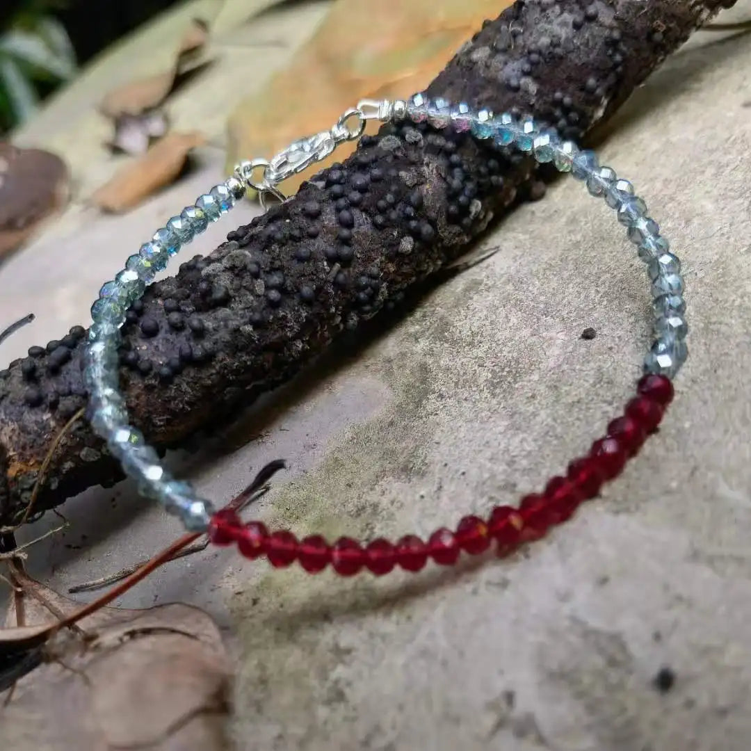 Pulsera de capas con cuentas de ópalo, piedra natal de octubre, labradorita, latón labradorita, destellos azules