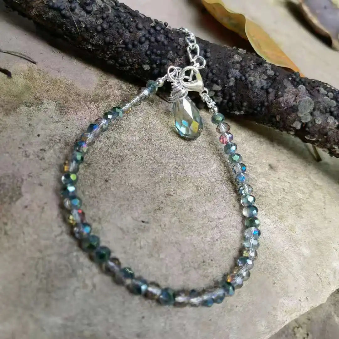 Pulsera de capas con cuentas de ópalo, piedra natal de octubre, labradorita, latón labradorita, destellos azules