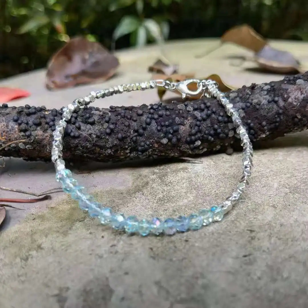 Pulsera de capas con cuentas de ópalo, piedra natal de octubre, labradorita, latón labradorita, destellos azules