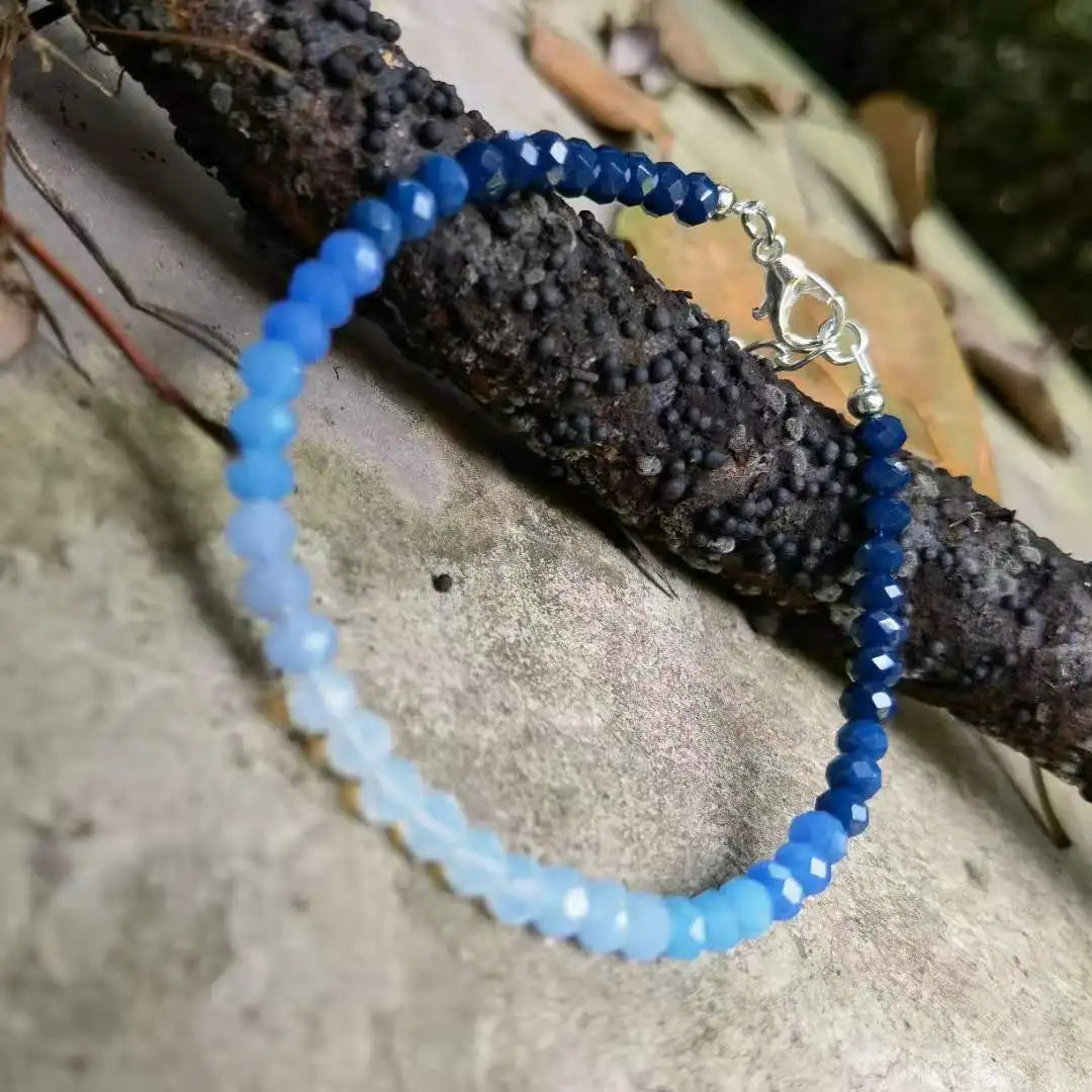 Pulsera de capas con cuentas de ópalo, piedra natal de octubre, labradorita, latón labradorita, destellos azules