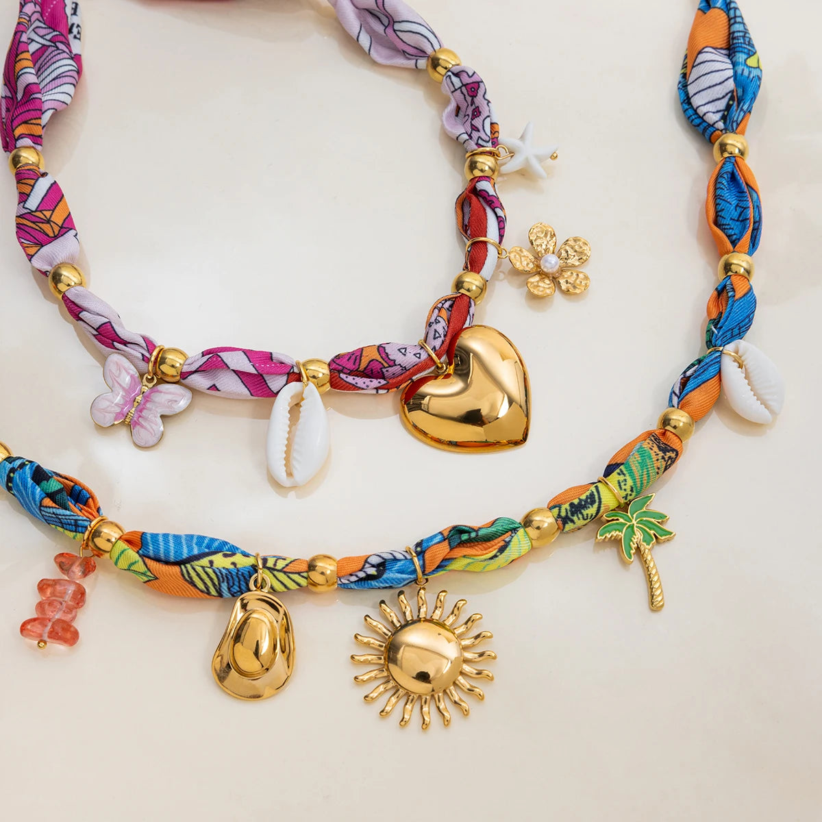 Collar Zora Holiday Style con múltiples dijes, bufanda de acero inoxidable chapado en oro de 18 quilates con corazón y sol, joyería para mujer