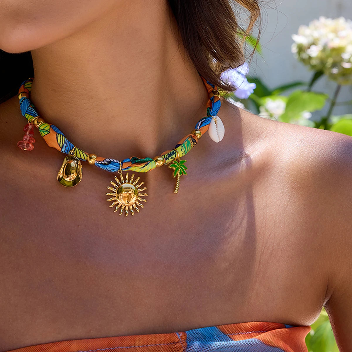 Collar Zora Holiday Style con múltiples dijes, bufanda de acero inoxidable chapado en oro de 18 quilates con corazón y sol, joyería para mujer