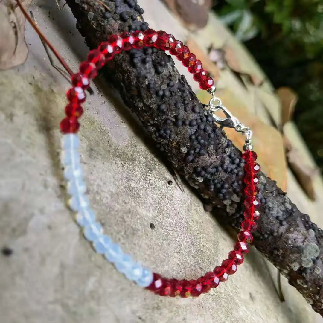 Pulsera de capas con cuentas de ópalo, piedra natal de octubre, labradorita, latón labradorita, destellos azules
