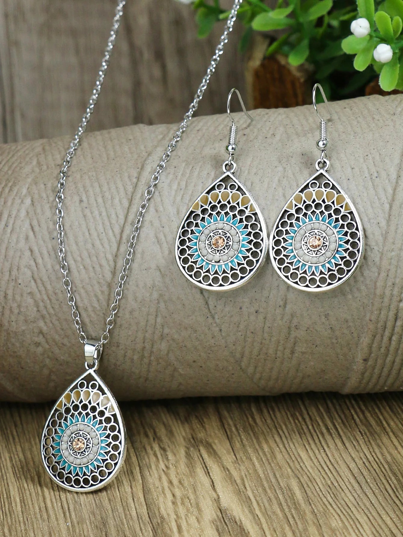 Pendientes étnicos Feng Shui con forma de gota hueca de colores esmaltados para mujer, conjunto de collar corto bohemio para vacaciones.