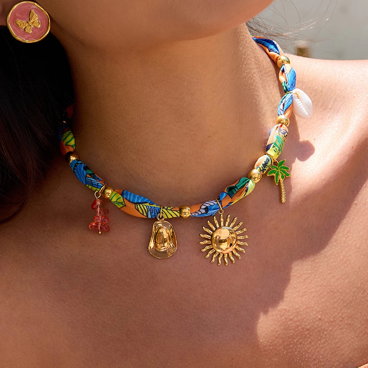 Collar Zora Holiday Style con múltiples dijes, bufanda de acero inoxidable chapado en oro de 18 quilates con corazón y sol, joyería para mujer