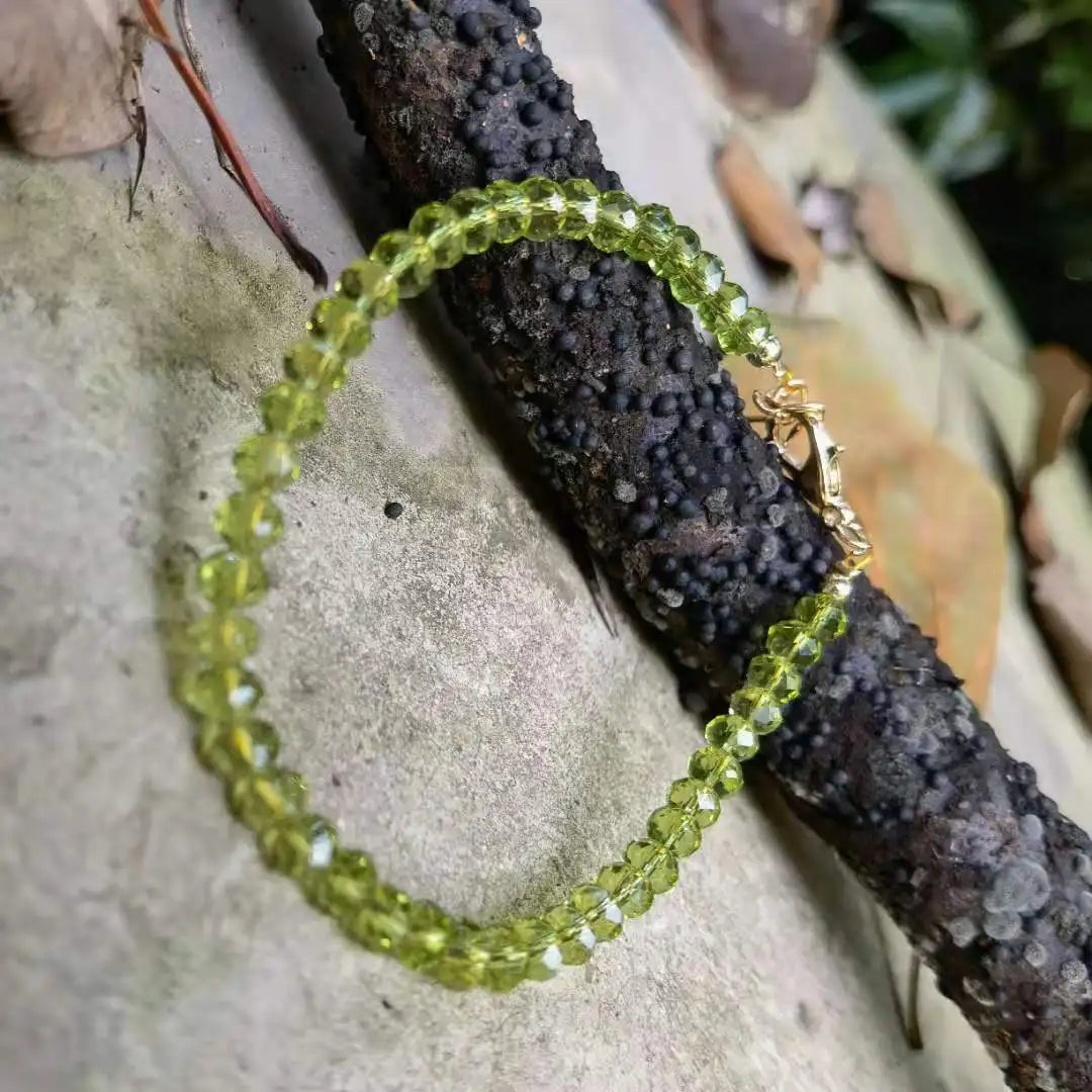 Pulsera de capas con cuentas de ópalo, piedra natal de octubre, labradorita, latón labradorita, destellos azules